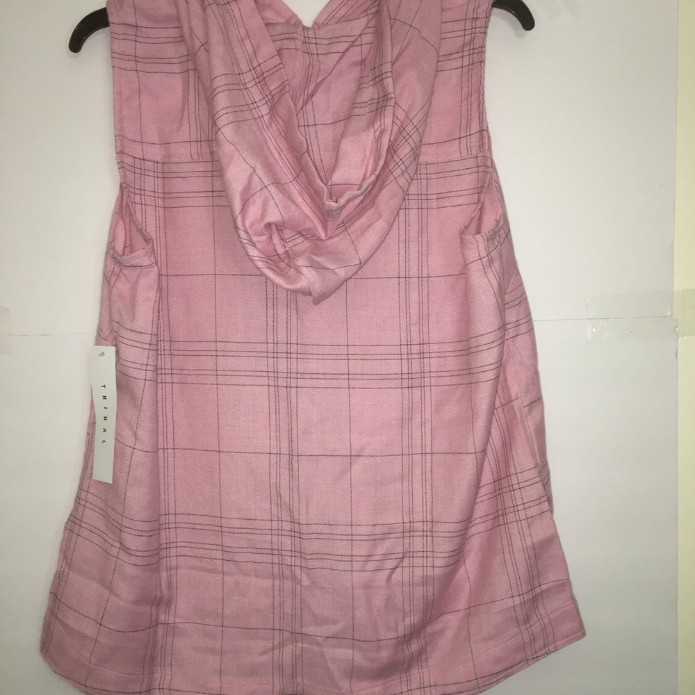 Short sleeve shirt with hoodie